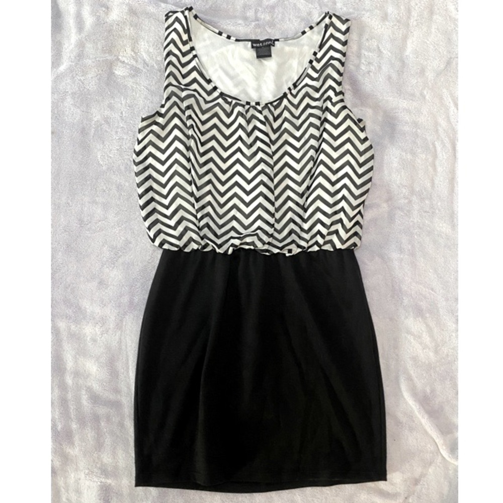 Wet Seal, Size Medium, Black